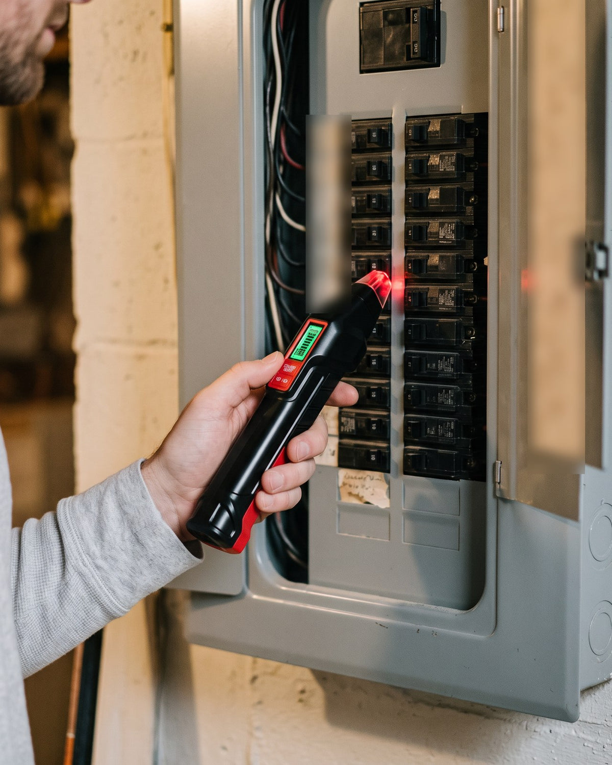 Sweeping the breaker panel with the receiver