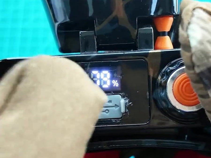 Digital battery percentage gauge on the headlamp